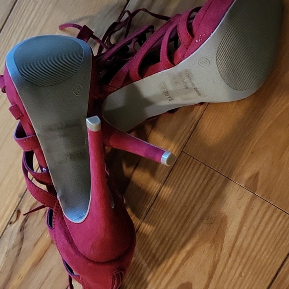 Heels - Picture 5 of 5